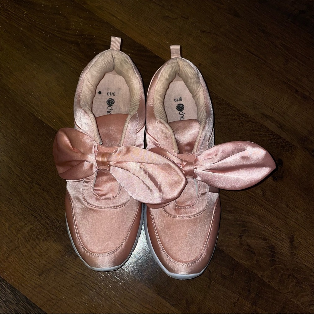 Walking Shoes by Chatties